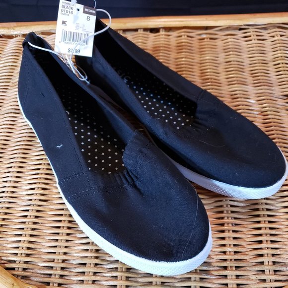 Slip-on flats. Size 8. Black. NEW - Picture 1 of 1